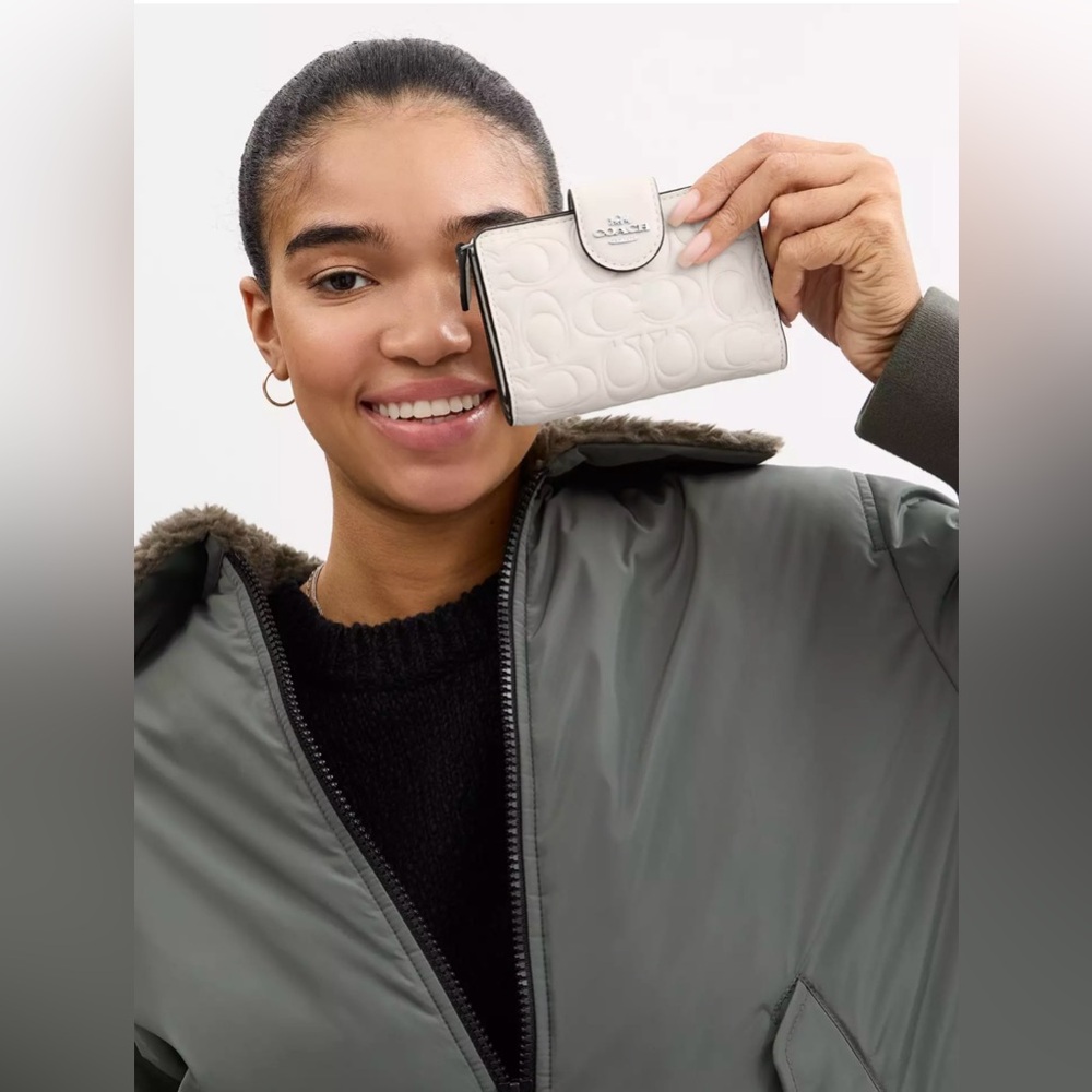 Coach Medium Corner Zip Wallet In Signature Leather - Picture 3 of 3